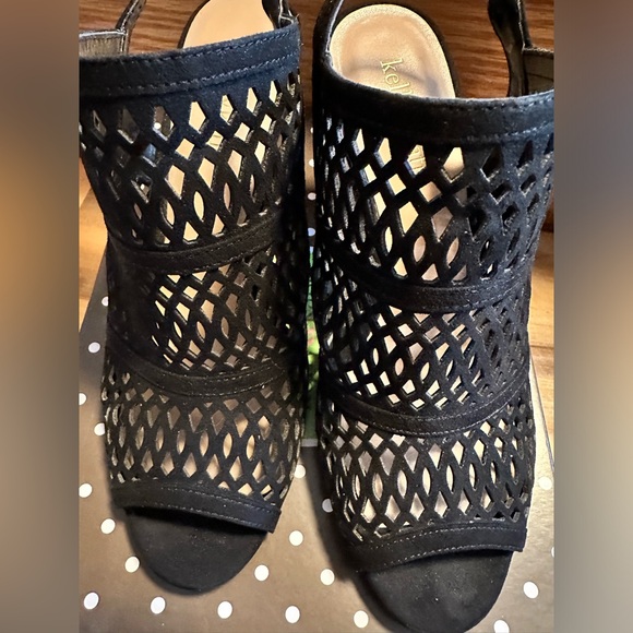 Kelly & Katie Black Micro SU dress heels - Picture 2 of 13